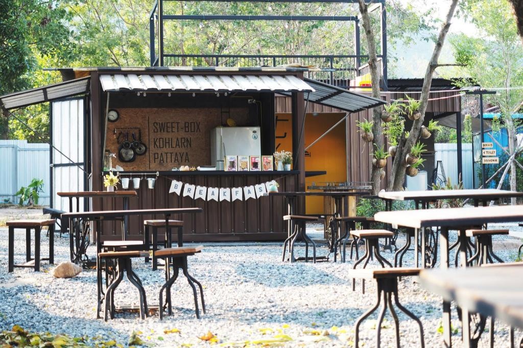 Sweet Box Bed And BreakfastfacilitiesBar1