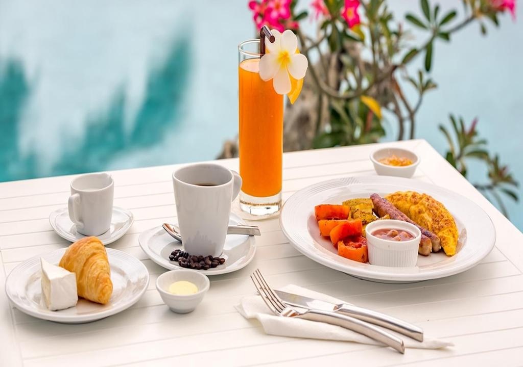Premium Pool Villa Pattaya  Dining  Food And Beverages 1