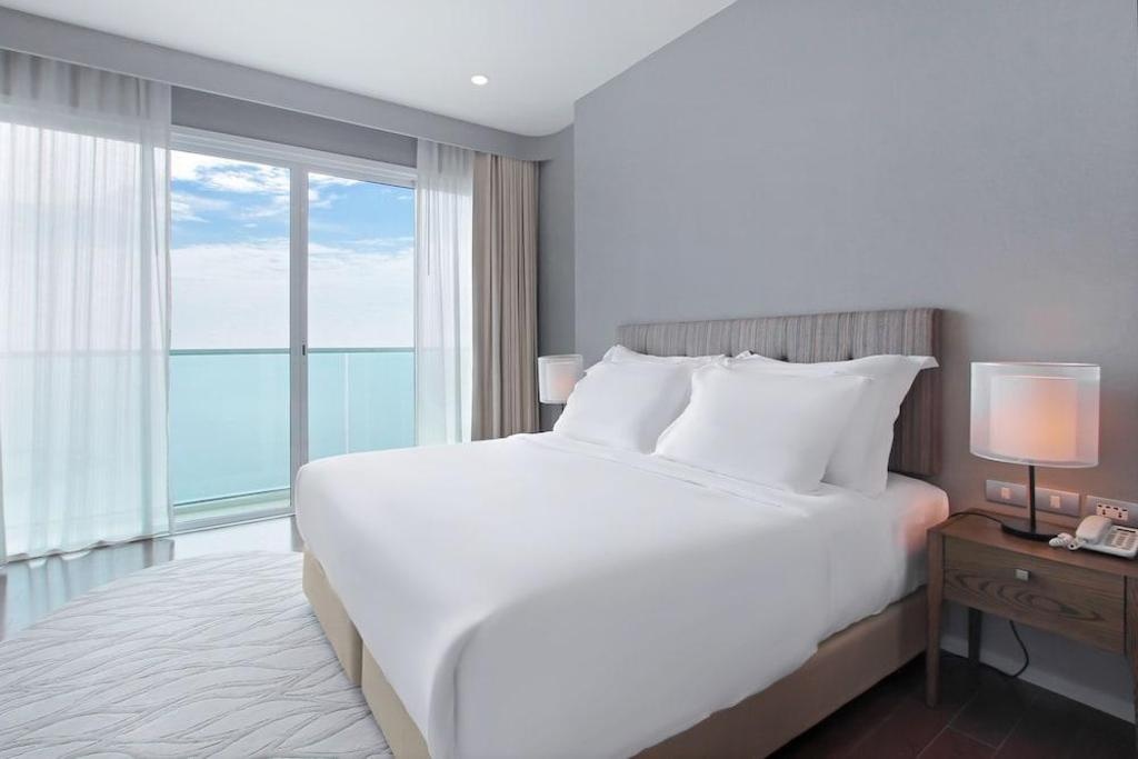 White Sand Beach Residences Pattayaroomsrooms Image 1414