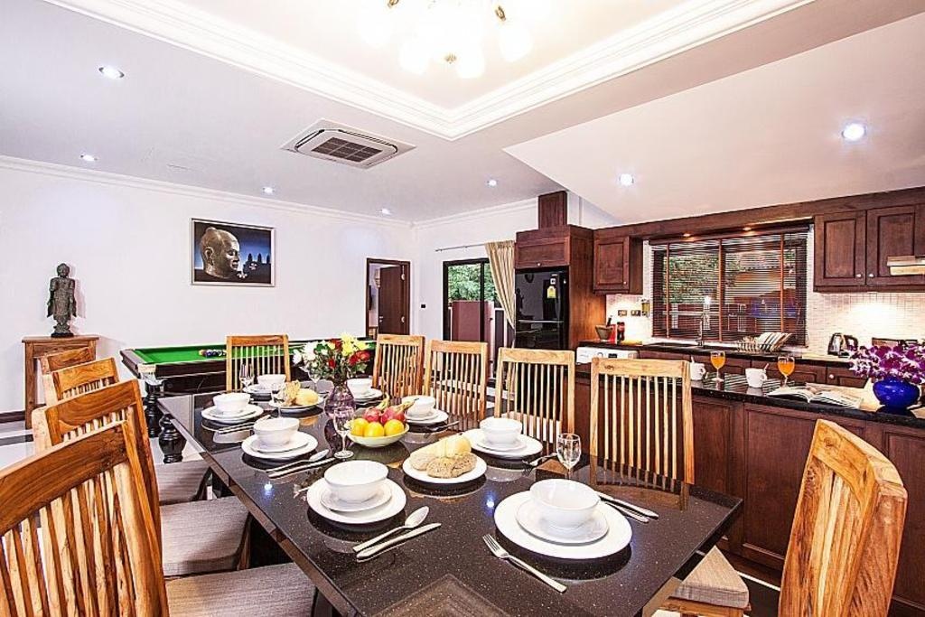Villa Baan Chatmanee 5BR PoolVilla Jomtien Pattayadiningdining Image 11
