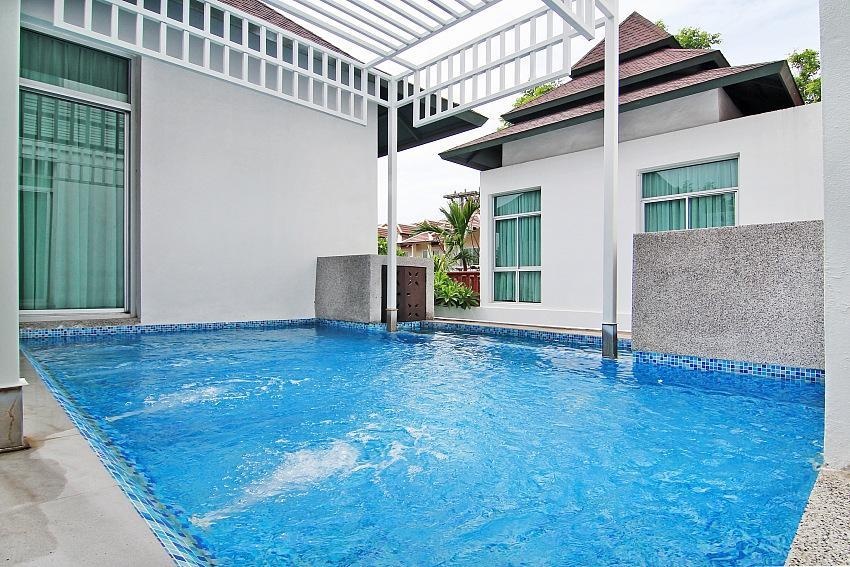 Villa Jomtien Waree9 6Bed PoolVilla In Na Pattaya Facilitiesgallery Image 5 5