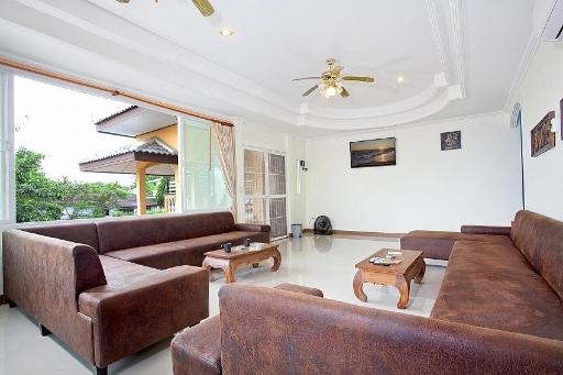 Villa Patiharn 7BR Pool And Games Room Pattayafacilitiesfacilities Image 22