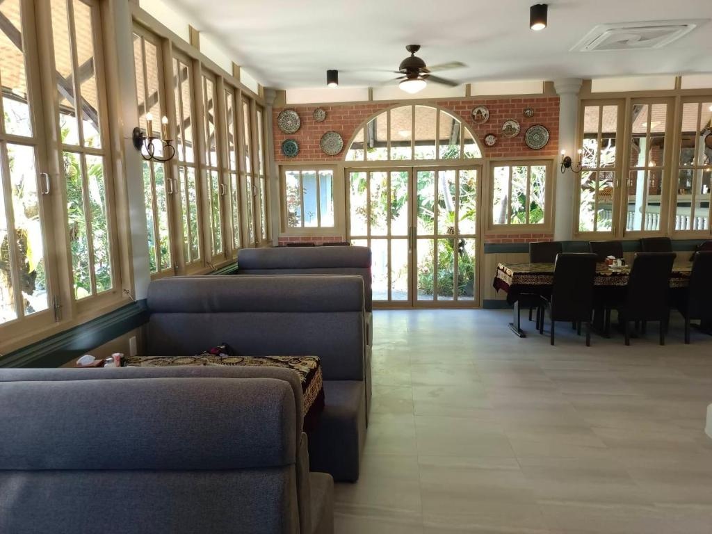 Lets Hyde Pattaya Resort VillasdiningRestaurant2