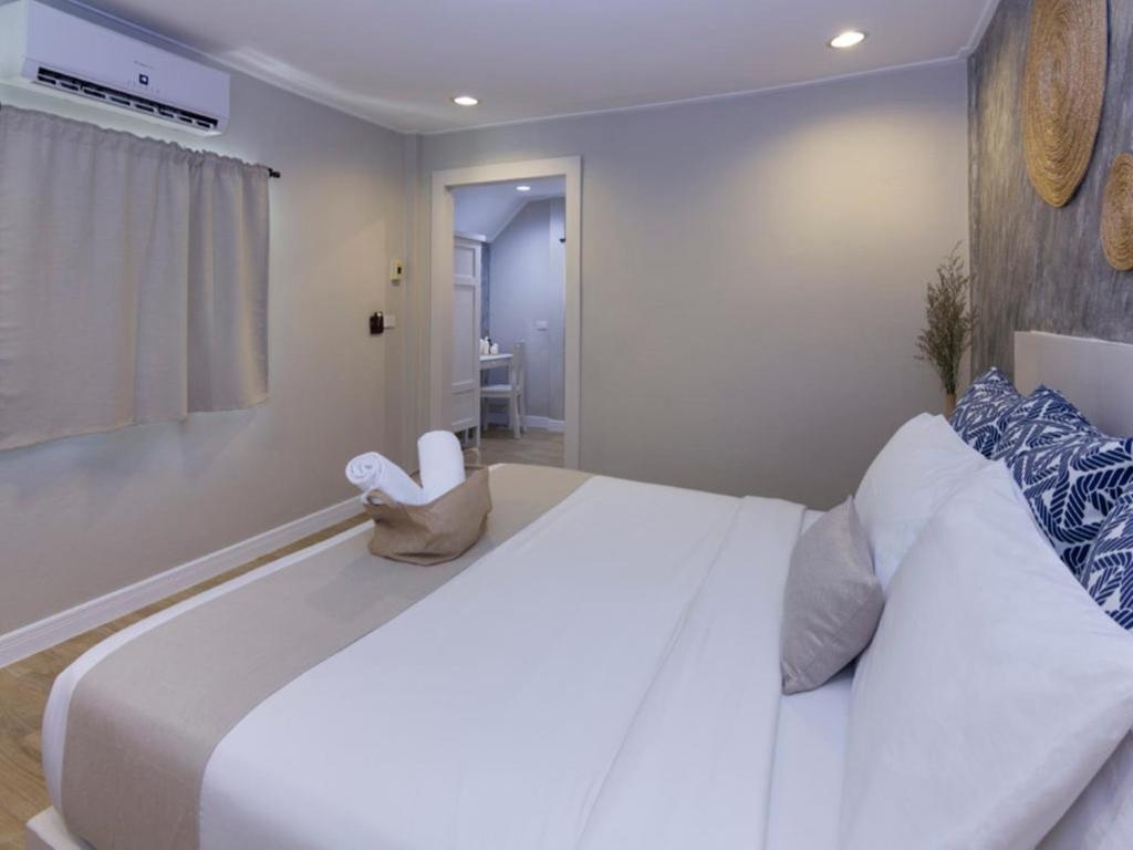 Lets Hyde Pattaya Resort VillasfacilitiesBalconyterrace28