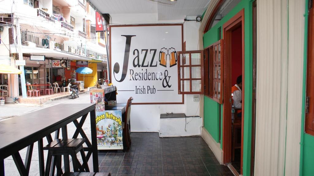 Jazz Hotel PattayafacilitiesBar1