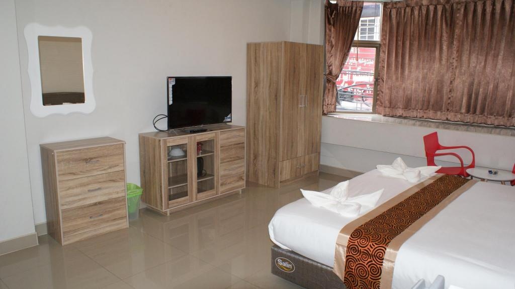 Jazz Hotel PattayaroomsDeluxe King Room6