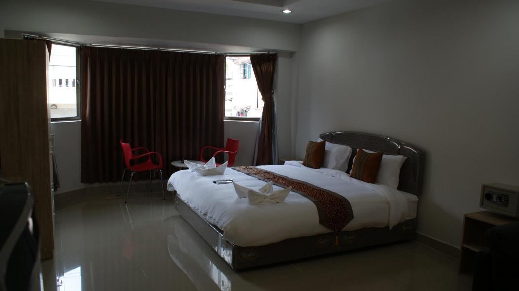 Jazz Hotel PattayaroomsLarge Double Room1