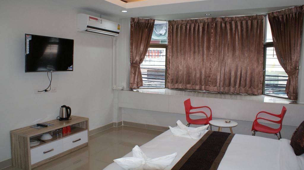 Jazz Hotel PattayaroomsQueen Room3
