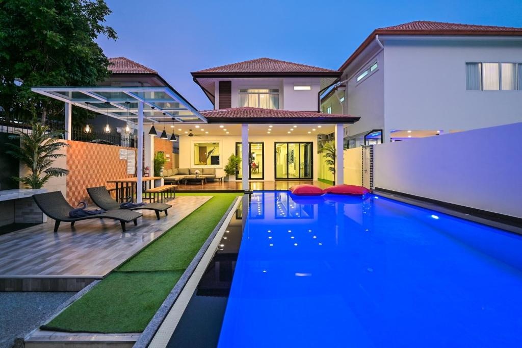Exquisite 4bd 4 Bth Villa With Pool Central Pattayafacilitiesfacilities Image 22