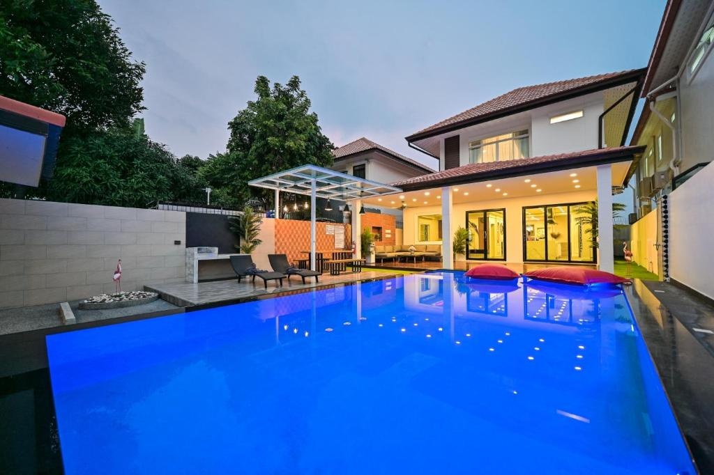 Exquisite 4bd 4 Bth Villa With Pool Central Pattayafacilitiesfacilities Image 55