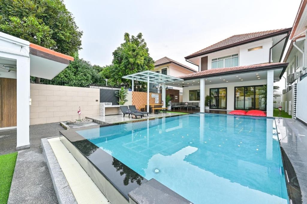 Exquisite 4bd 4 Bth Villa With Pool Central Pattayafacilitiesfacilities Image 66