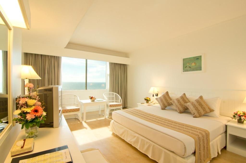 Ambassador City Jomtien Pattaya Marina Tower WingroomsDeluxe Seaview Bedroom2