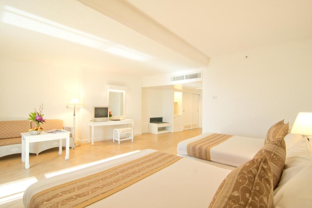 Ambassador City Jomtien Pattaya Marina Tower WingroomsGrand Deluxe Bed4