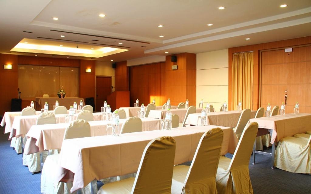 Mike Beach Resort PattayafacilitiesBanquet Hall17