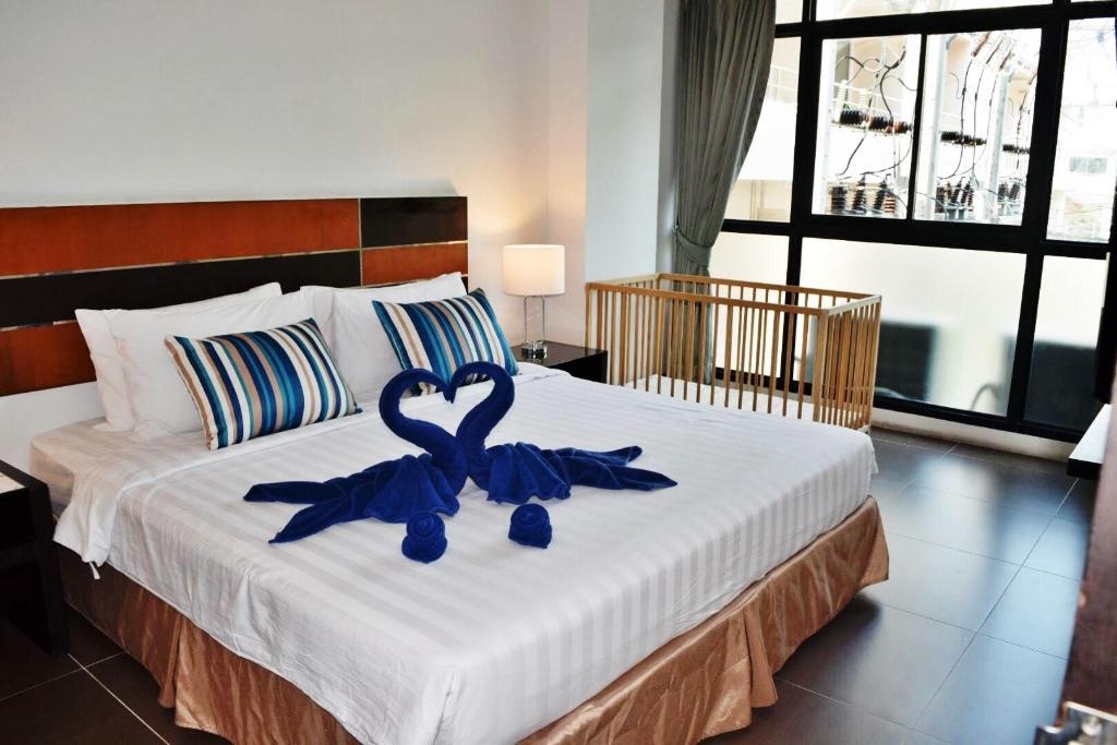 Vogue PattayaroomsFamily Suite Bed13