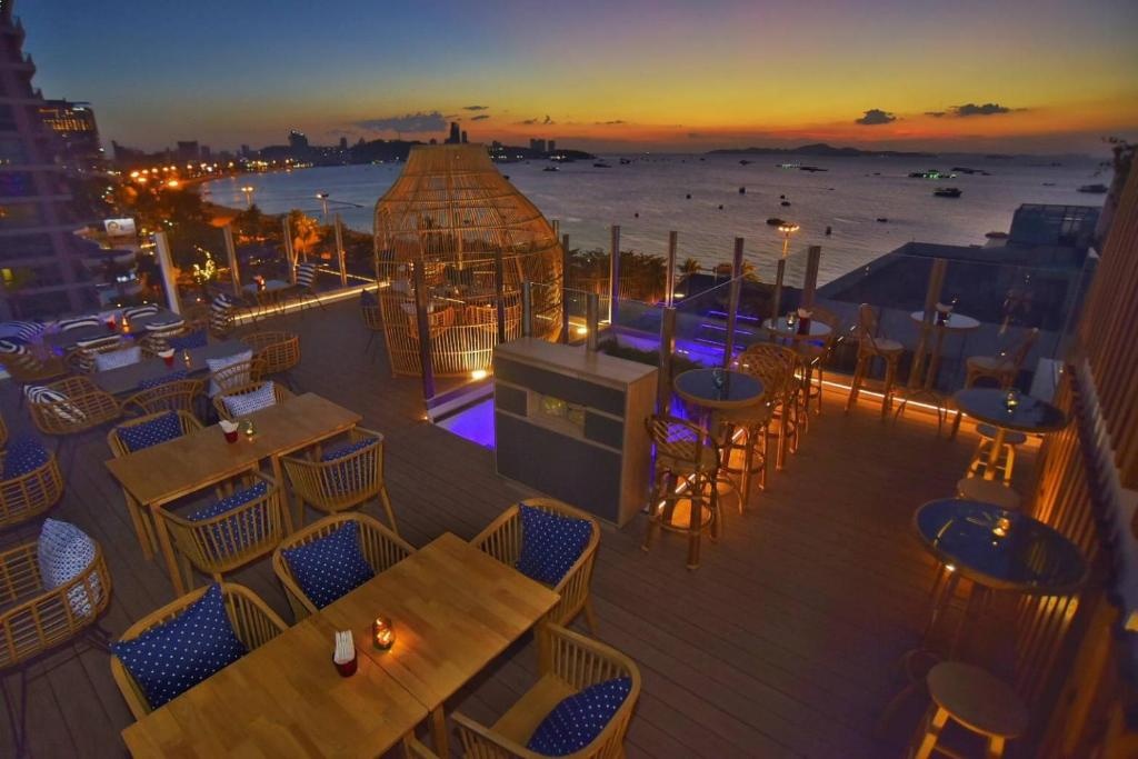 Pattaya Sea View HotelfacilitiesBarlounge11