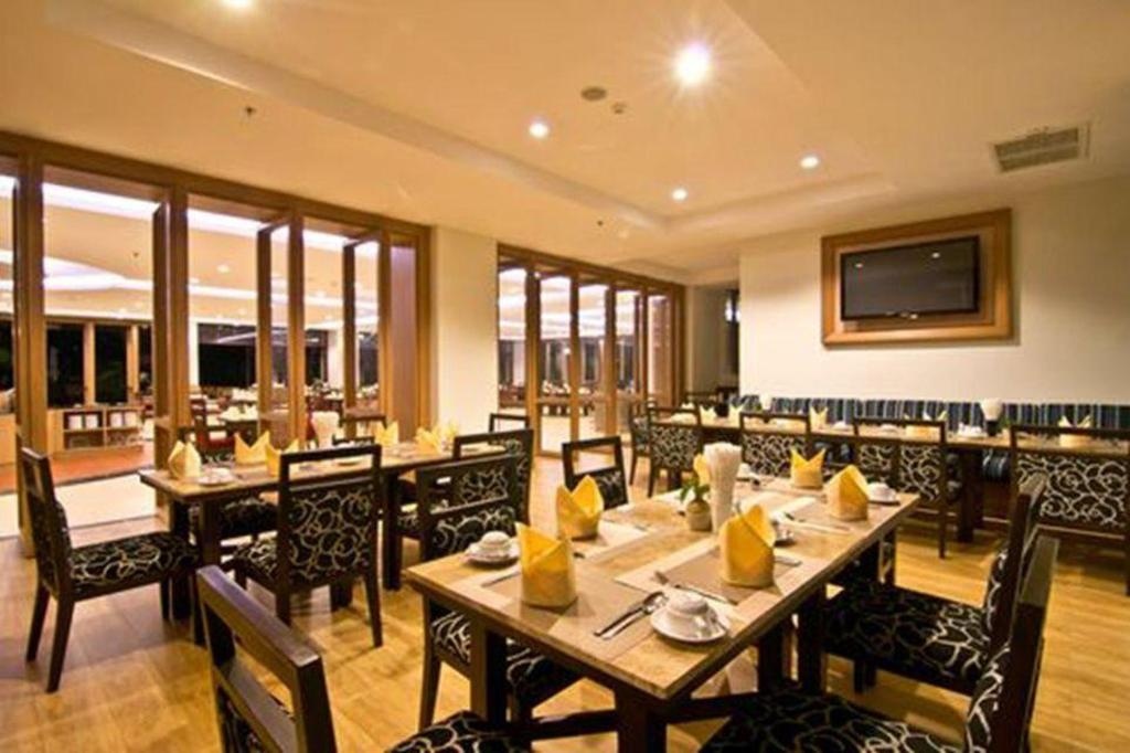 The Heritage Pattaya Beach Resortdiningdining Image 88