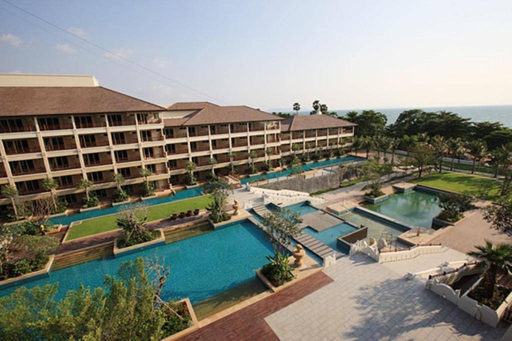 The Heritage Pattaya Beach ResortpropertyviewsEntrance1