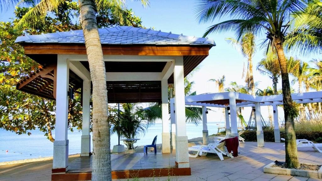 Sunshine Beach Condotel By KomtanafacilitiesPrivate Beach2