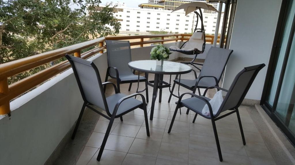 Sunshine Beach Condotel By KomtanapropertyviewsView10