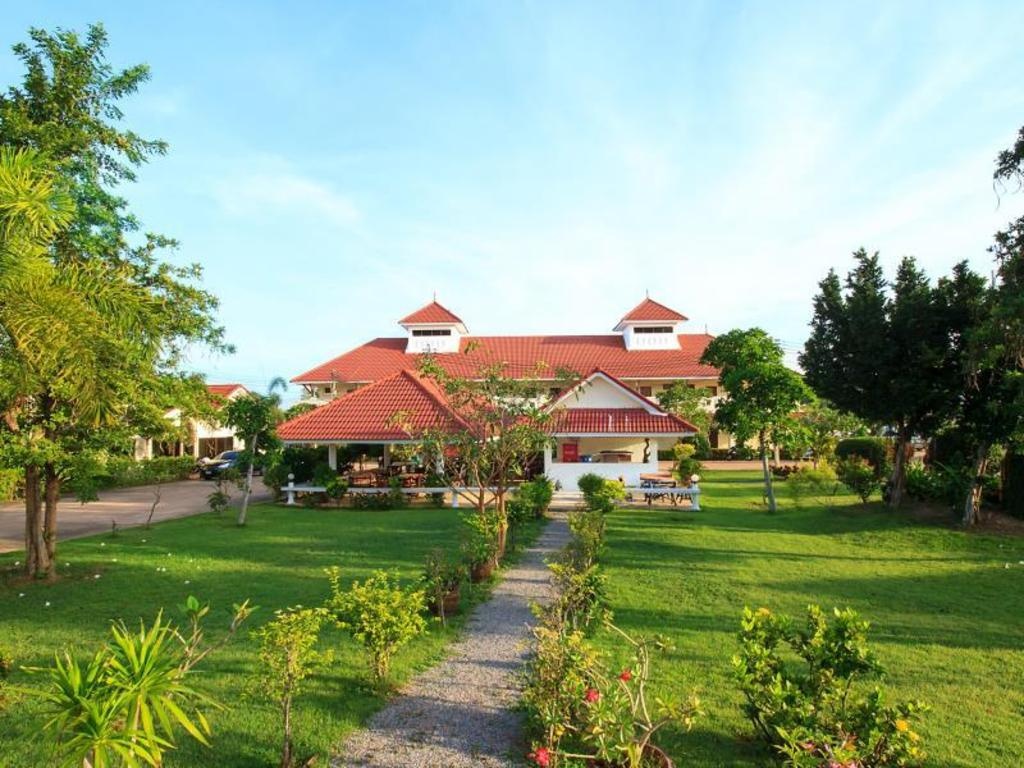 Lake Villa ResortfacilitiesGarden2