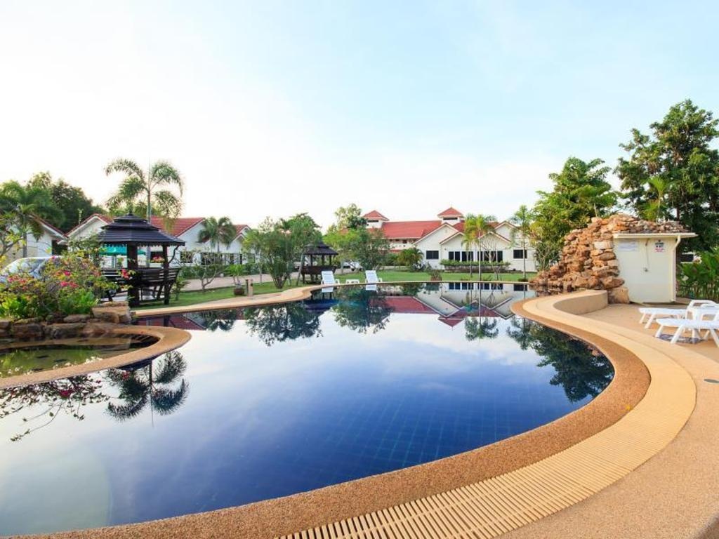 Lake Villa ResortfacilitiesSwimming Pool8