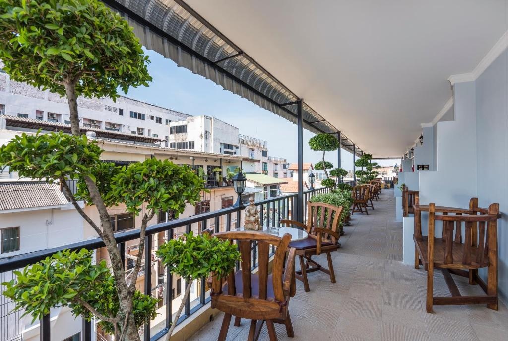 Ambiance Pattaya HotelfacilitiesBalconyterrace2