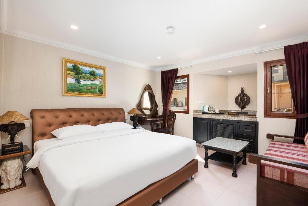 Ambiance Pattaya HotelroomsDeluxe King Room10