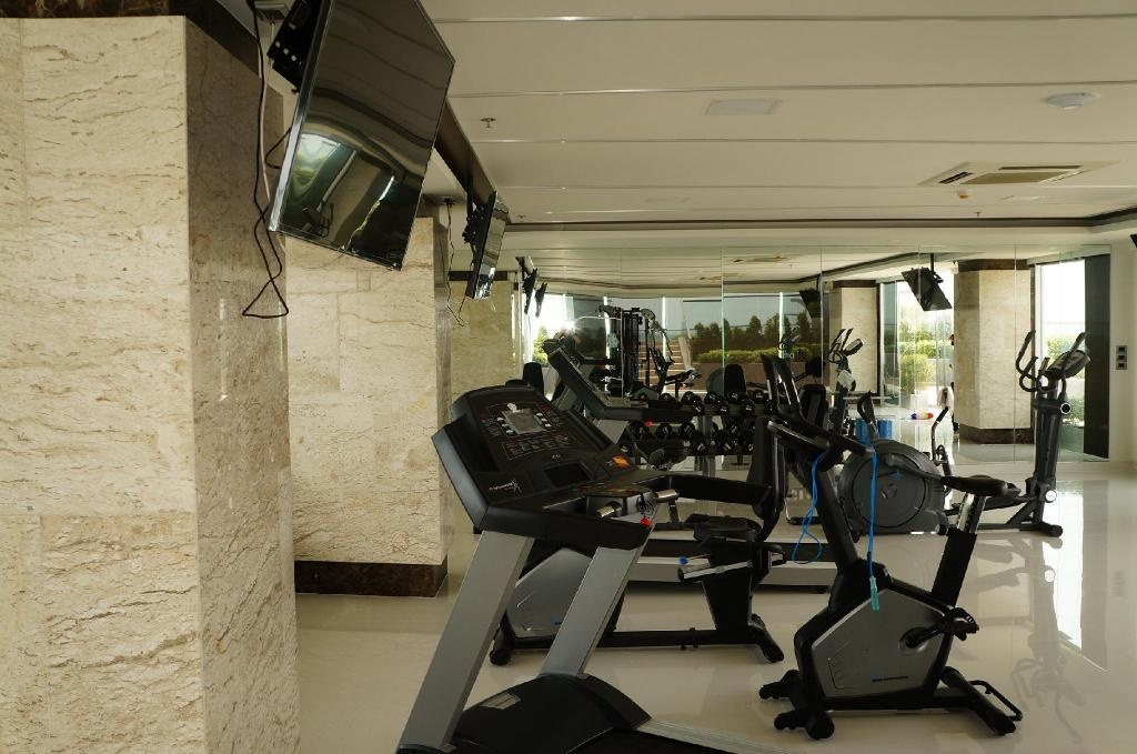 SEA VIEW Large 1 Bedroom In The Peak TowerfacilitiesGymfitness15