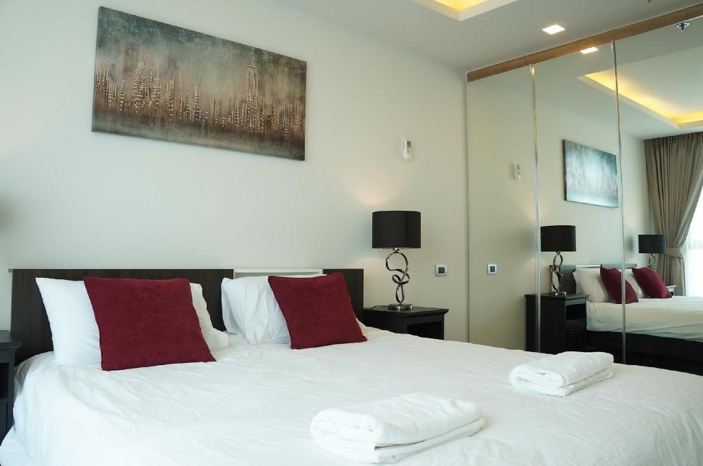 SEA VIEW Large 1 Bedroom In The Peak TowerpropertyviewsInterior View1