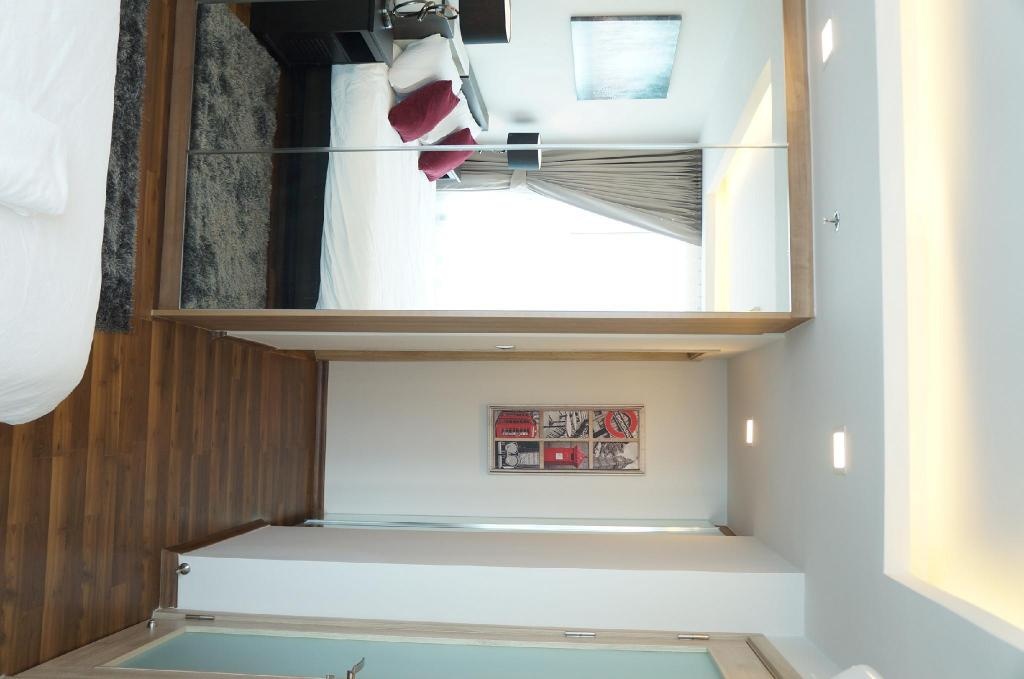 SEA VIEW Large 1 Bedroom In The Peak TowerpropertyviewsInterior View10