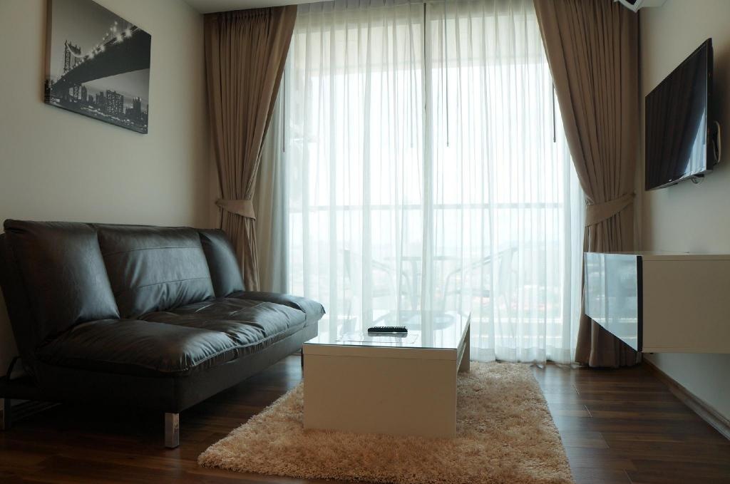 SEA VIEW Large 1 Bedroom In The Peak TowerpropertyviewsInterior View5
