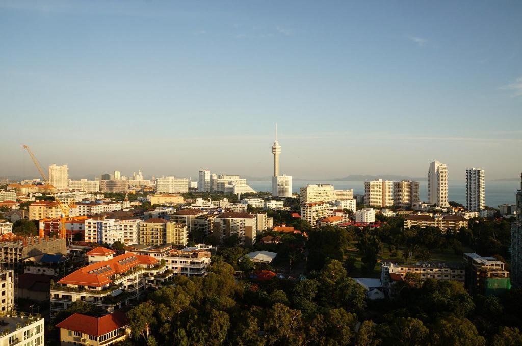 SEA VIEW Large 1 Bedroom In The Peak TowerpropertyviewsView13