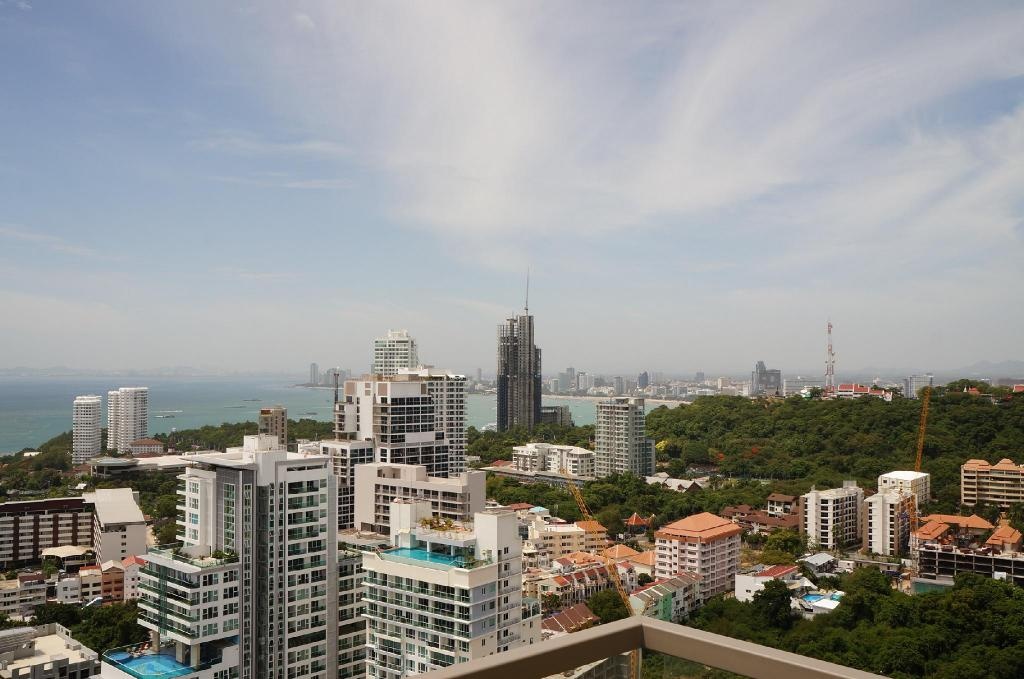 SEA VIEW Large 1 Bedroom In The Peak TowerpropertyviewsView7