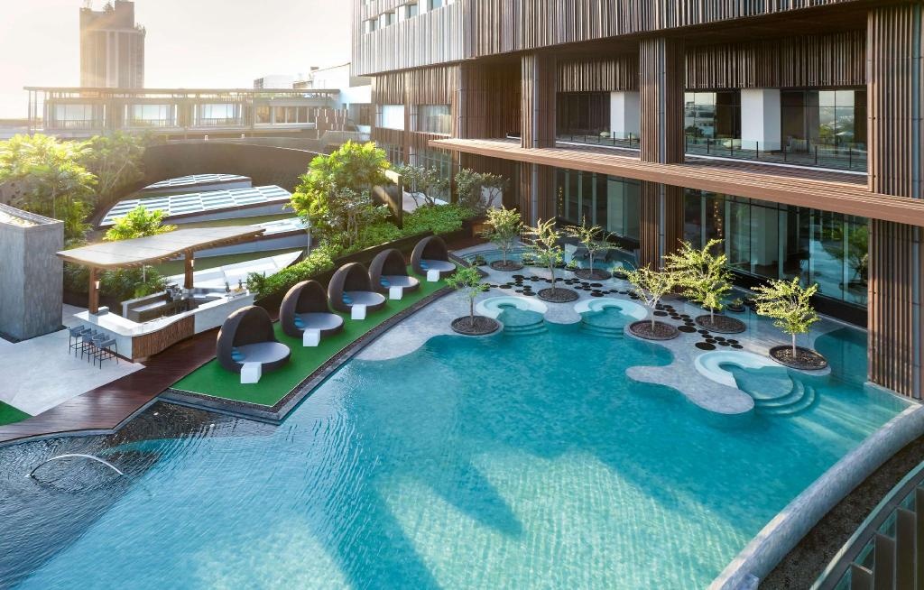 Hilton PattayafacilitiesSwimming Pool Outdoor10