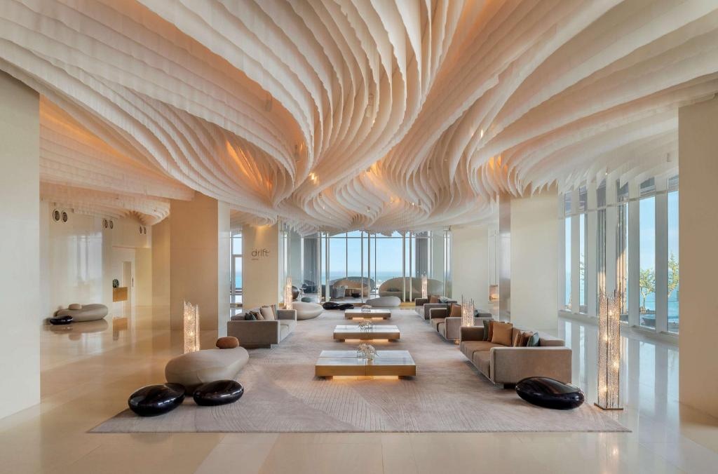 Hilton PattayapropertyviewsLobby4