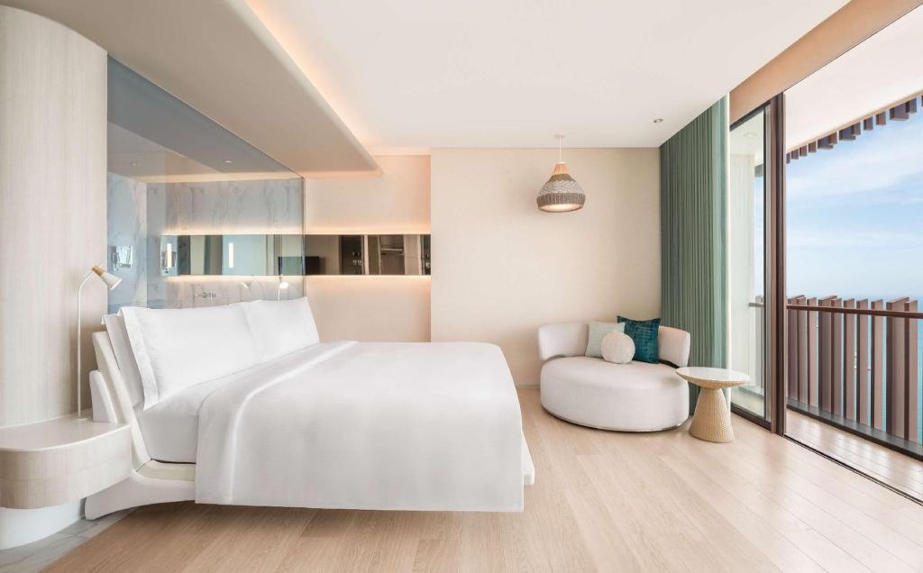 Hilton PattayaroomsKing Exc Ocean Front Room Plan17
