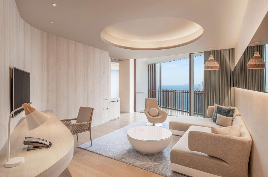 Hilton PattayaroomsPremium Ocean Suite Room Plan10