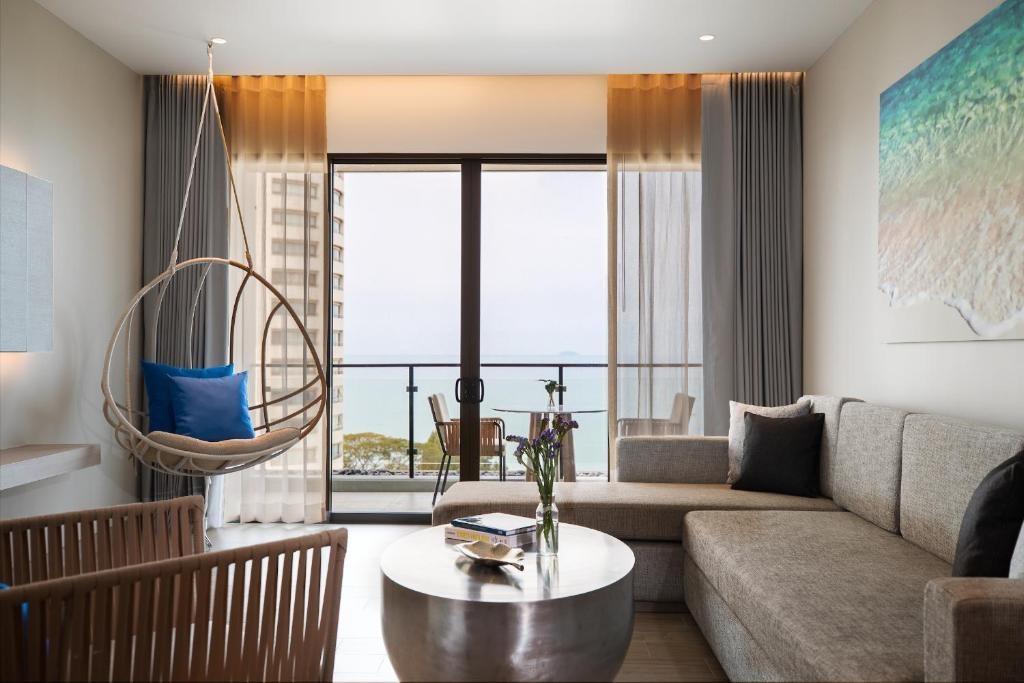 Renaissance Pattaya Resort SpafacilitiesBalconyterrace58