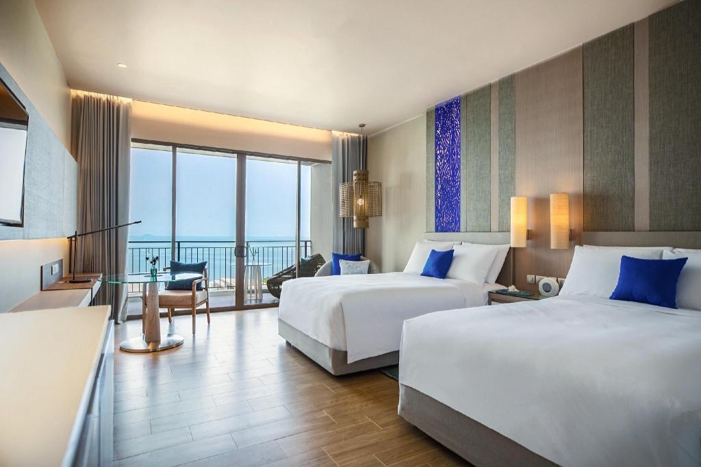 Renaissance Pattaya Resort SparoomsGuest Room 2 Twin Sea View Balcony Bed2