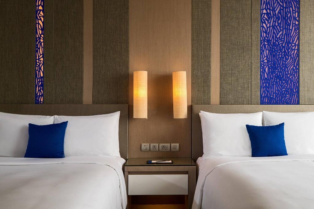Renaissance Pattaya Resort SparoomsGuest Room 2 Twin Sea View Balcony Guestroom22