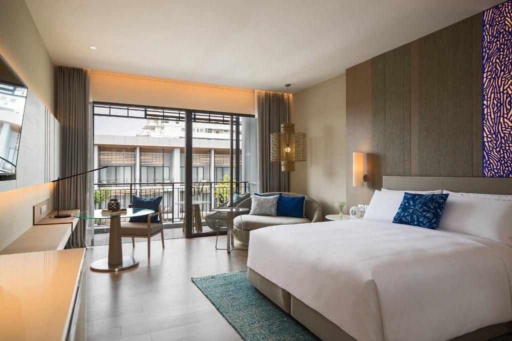 Renaissance Pattaya Resort SparoomsGuest Room Guest Room 1 King Resort View Balcony6