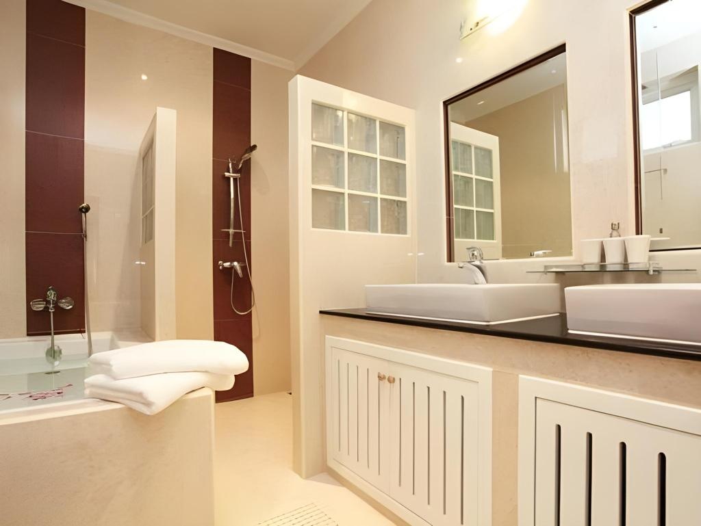 The Chase Foxlea Executive Pool VillasfacilitiesBathroom16