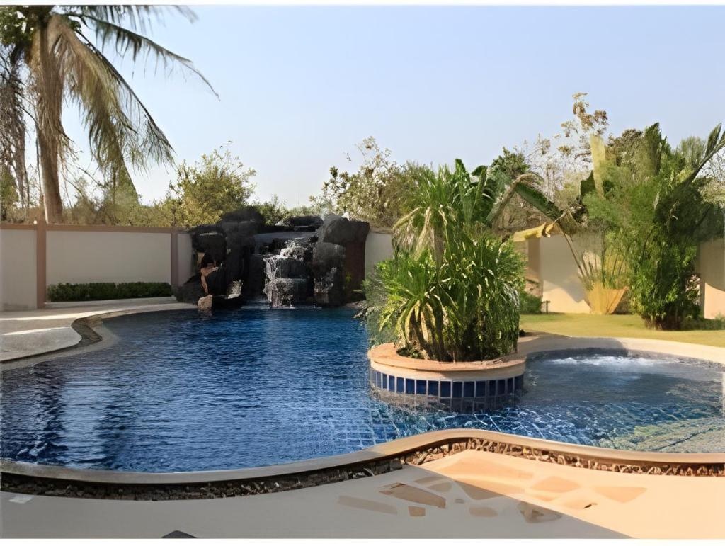 The Chase Foxlea Executive Pool VillasfacilitiesSwimming Pool8