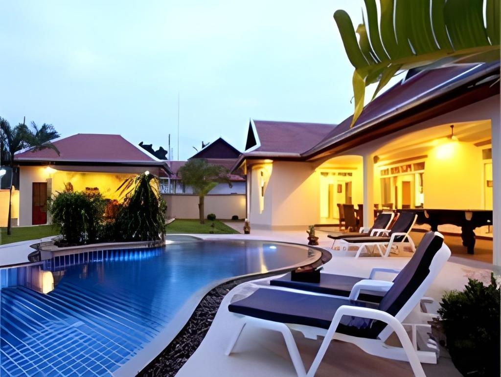 The Chase Foxlea Executive Pool VillaspropertyviewsExterior View5