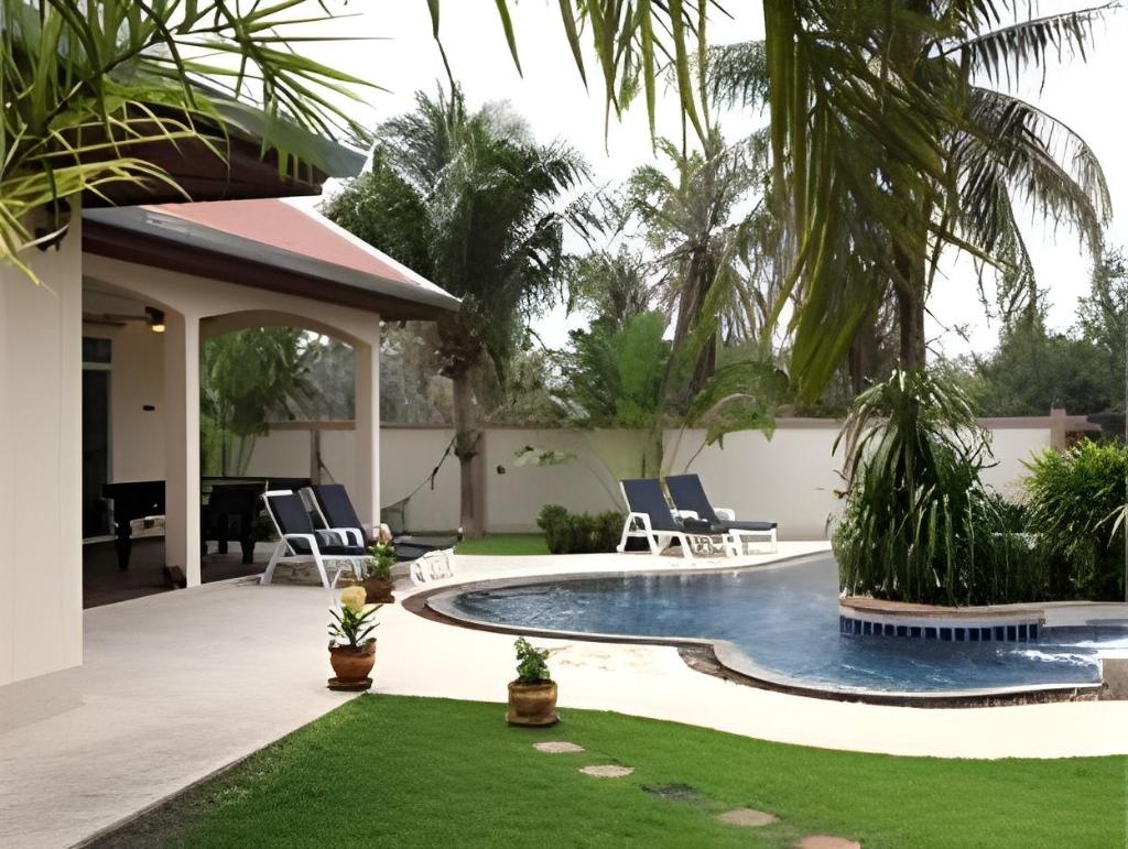 The Chase Foxlea Executive Pool VillaspropertyviewsExterior View9
