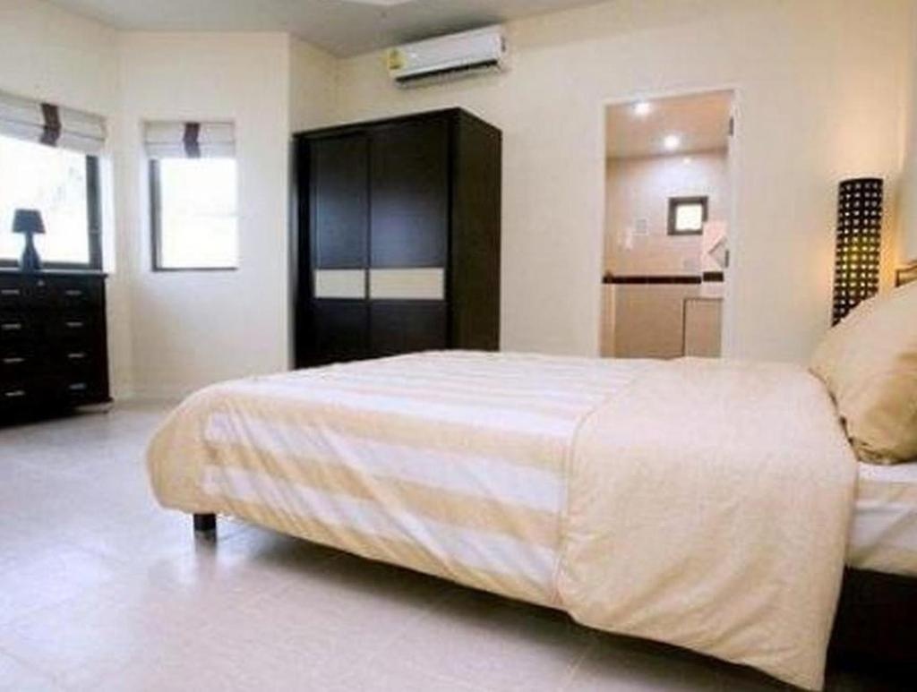 The Chase Foxlea Executive Pool Villasroomsrooms Image 55