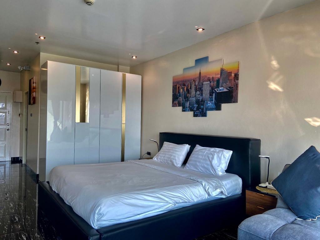 View Talay 6 MarkroomsSea View Deluxe Room With Balcony Bed12