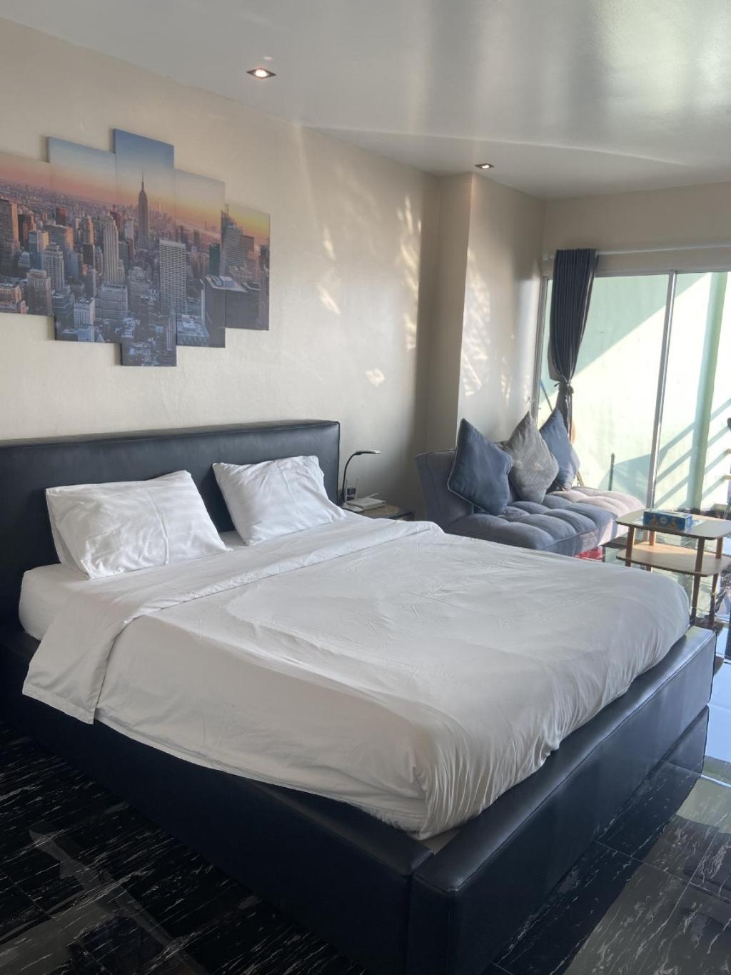 View Talay 6 MarkroomsSea View Deluxe Room With Balcony Bedroom11