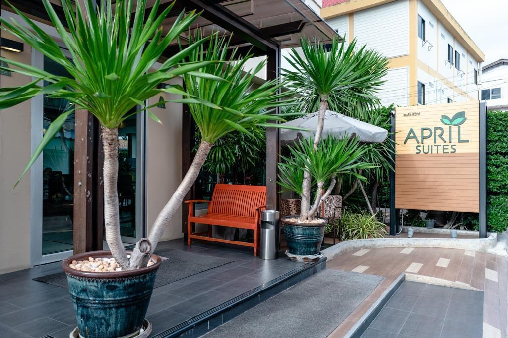 April Suites PattayapropertyviewsEntrance5